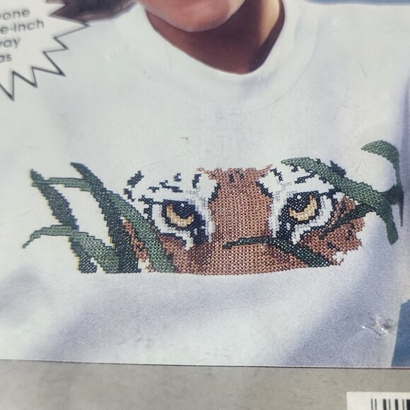 Vintage Wearables To Cross Stitch Kit Tiger Eyes 60362 Golden Bee New Sealed - Picture 2 of 4